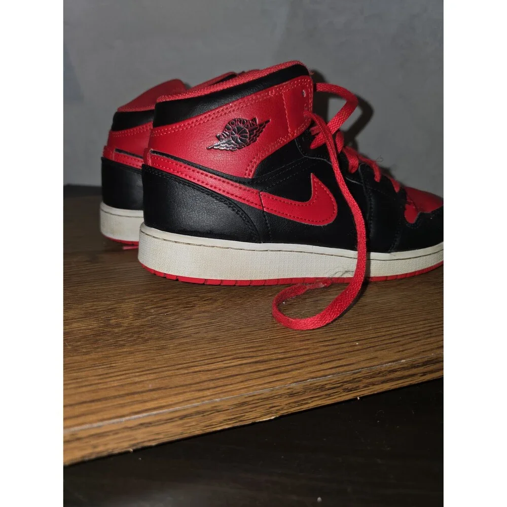Nike Air Jordan 1 Mid GS 